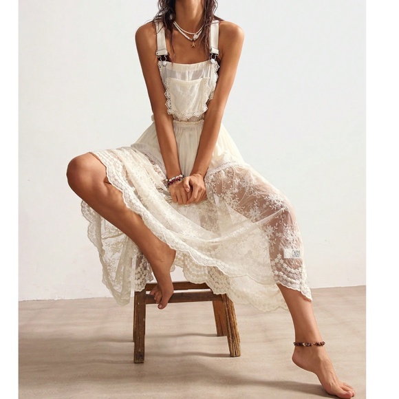 Floral lace Pockets Semi sheer  Ruffle hem  Stretchy waist  100% poly   S=2/4 M - Picture 2 of 6